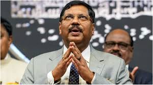 Supreme Court Cji Br Gavai Man Tries To Throw Object During Proceedings  News And Updates - Amar Ujala Hindi News Live - Sc:चीफ जस्टिस गवई पर जूता  उछालने की कोशिश करने वाला