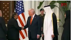 RIL के चेयरमैन मुकेश अंबानी ने दोहा में अमेरिकी राष्ट्रपति डोनाल्ड ट्रंप से  की मुलाकात | Moneycontrol Hindi