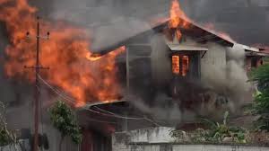 मणिपुर में जातीय हिंसा के धार्मिक हमलों में बदलने की कहानी - BBC News हिंदी