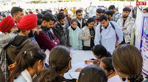 India unemployment rate: देश में 15 फीसदी युवा बेरोजगार, जानें कितने लोगों  को नहीं मिल रहा काम - joblessness steady at above five percent in june know  youth jobless rate - Navbharat Times